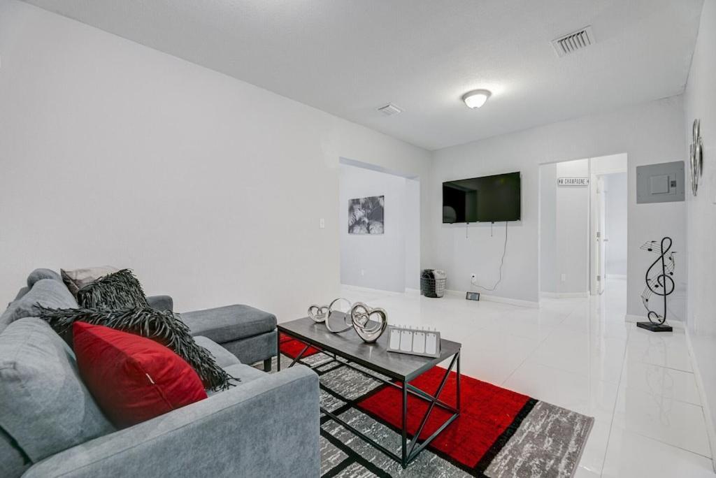 Deco Drive Miami • Near Hard Rock Stadium • South Beach • Wynwood エクステリア 写真